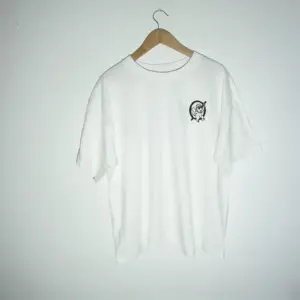 Camiseta Feel the Wave - Streetwear Sostenible Arkor